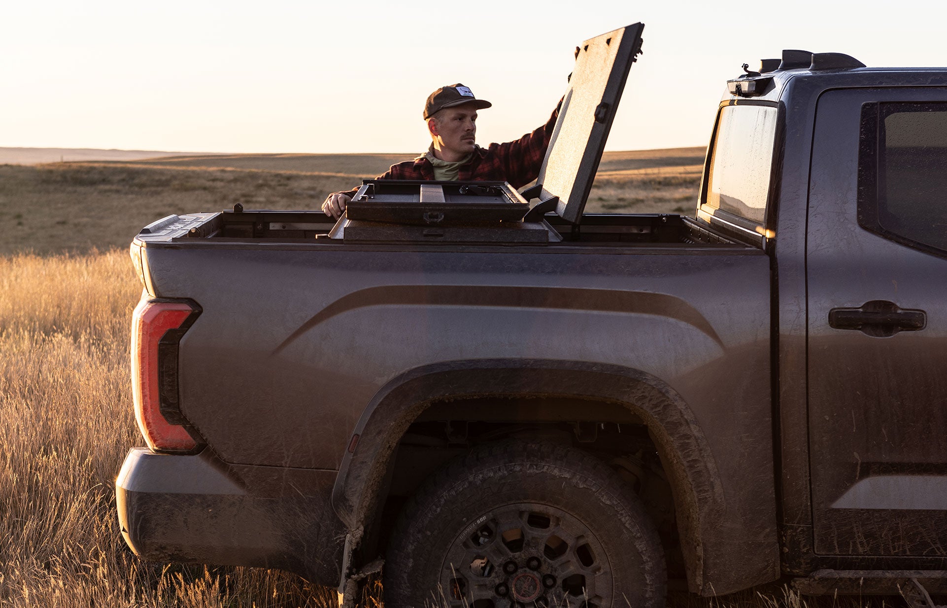 Tectonic™ Dual-Motion Tri-Fold Truck Bed Cover