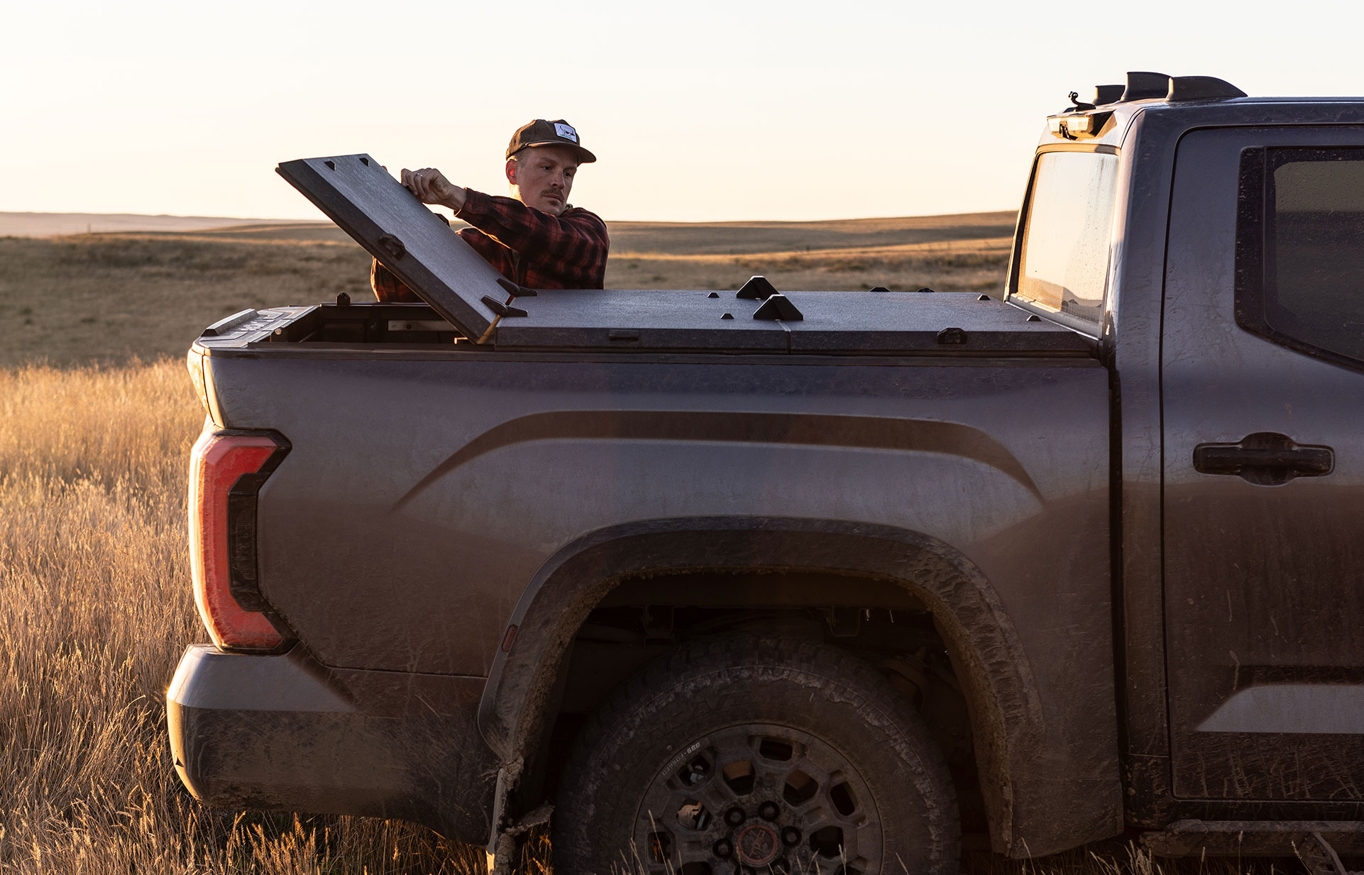 Tectonic™ Dual-Motion Folding Truck Bed Cover